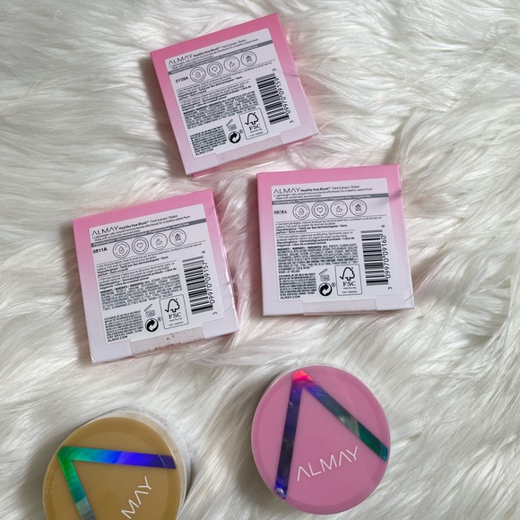 Almay Makeup Bundle - Picture 2 of 4
